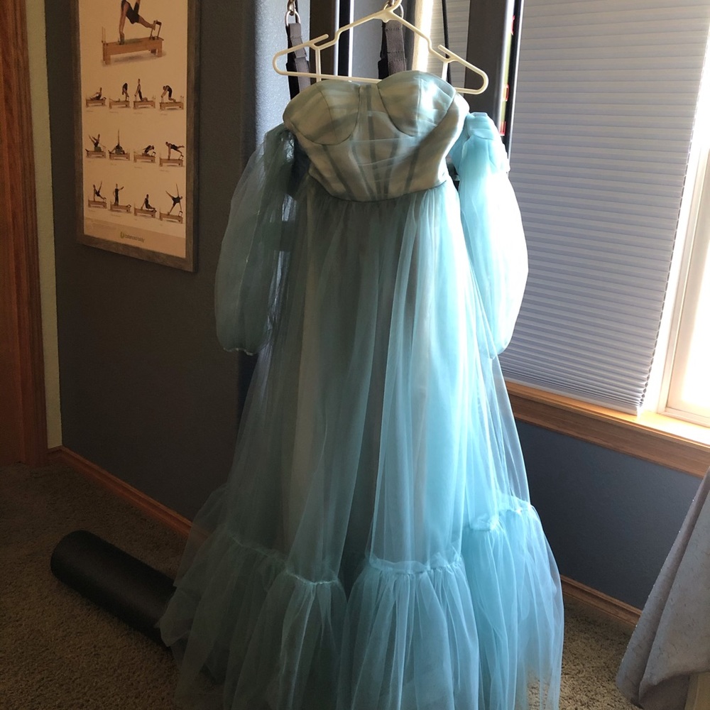 Prom dress, removable sleeves, size 10 US, dusty blue.